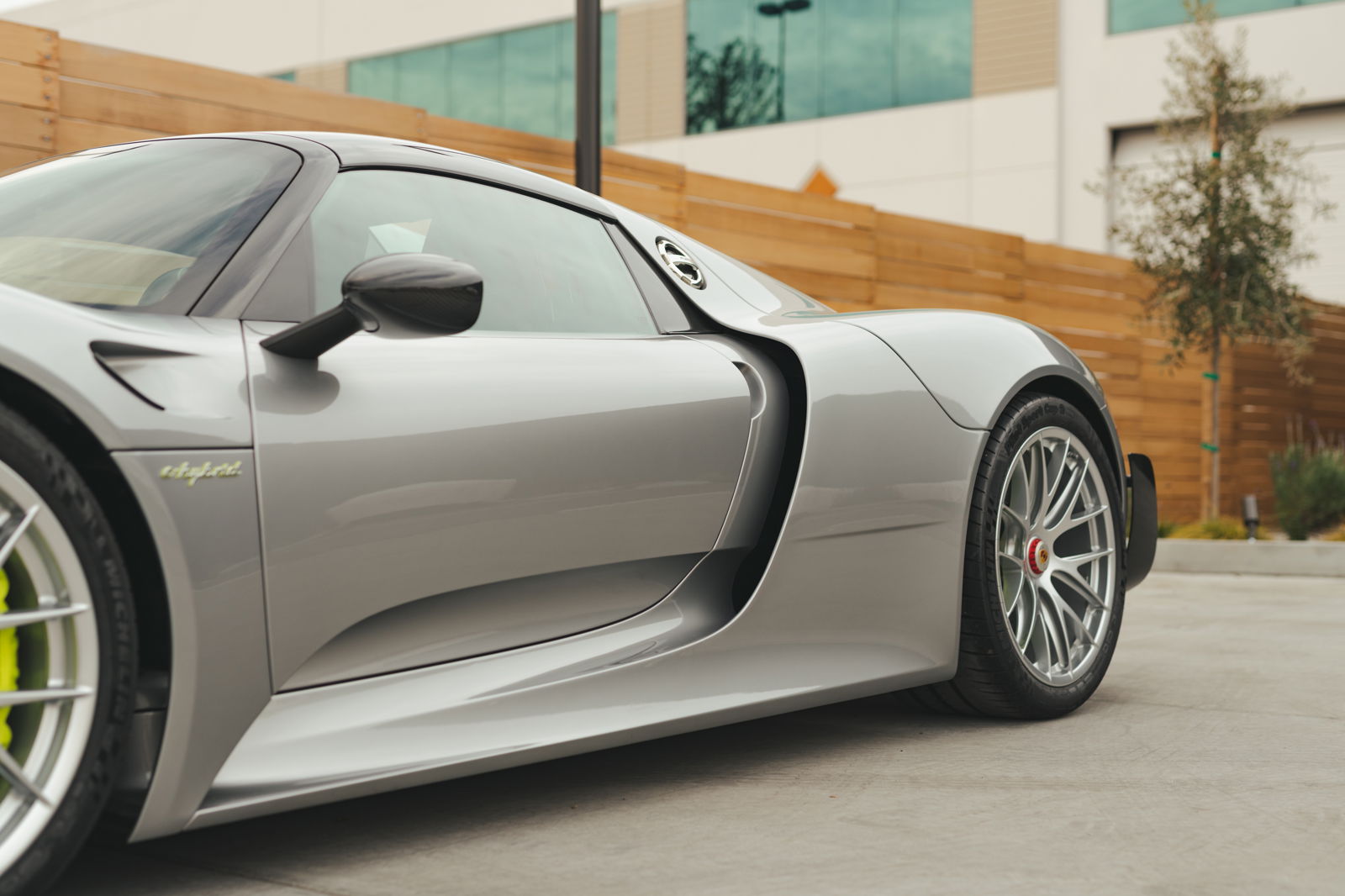 2015 Porsche 918 Spyder sold at ISSIMI