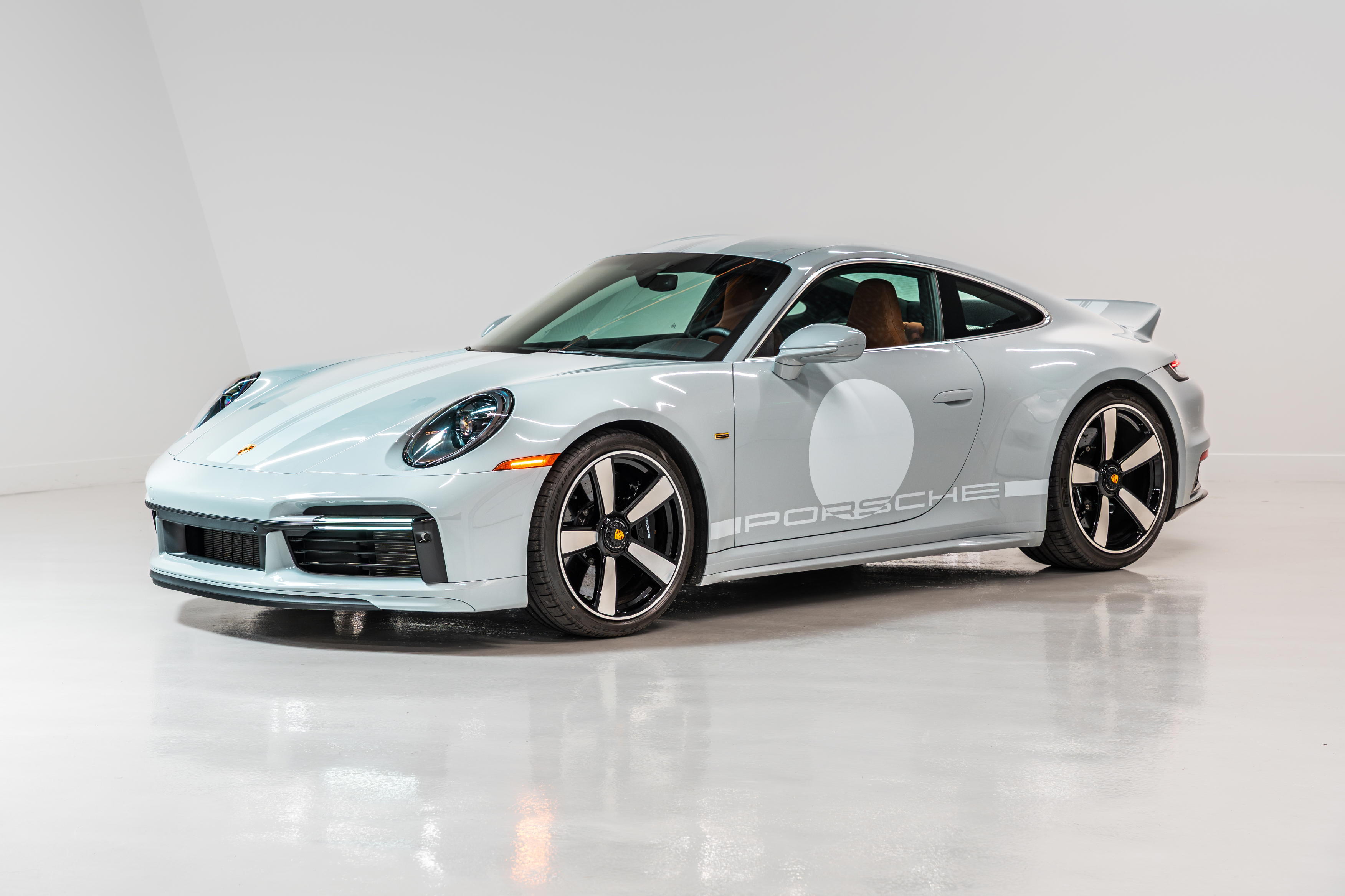 https://issimi-vehicles-cdn.b-cdn.net/publicamlvehiclemanagement/VehicleDetails/733/timestamped-1752726089821-1-Porsche-911-Sport-Classic-252287.jpeg