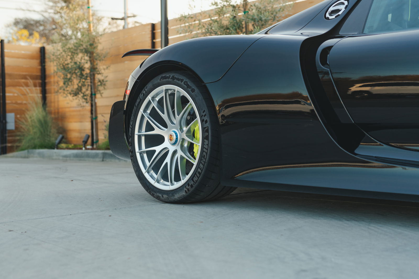 2015 Porsche 918 Spyder sold at ISSIMI